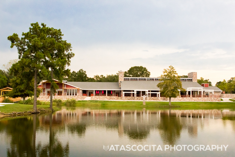 Atascocita Photography is proud to provide special wedding and event photography packages for events held at The Overlook Events venue in Atascocita, Texas.